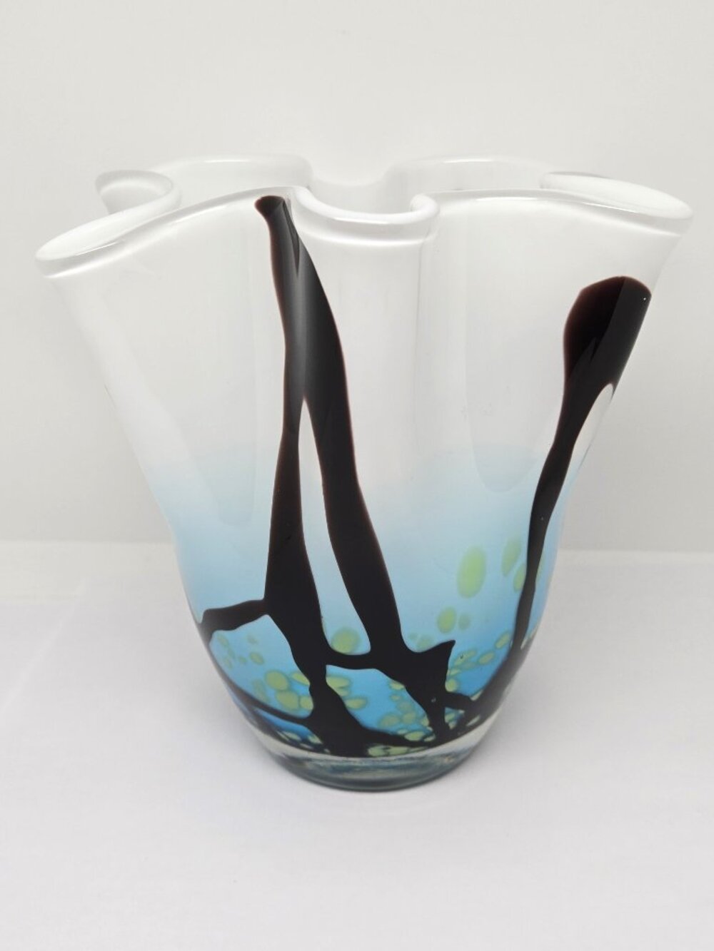 Fifth Avenue Crystal Handkerchief Modern Glass Vase, White, Blue, Black, 6.5"